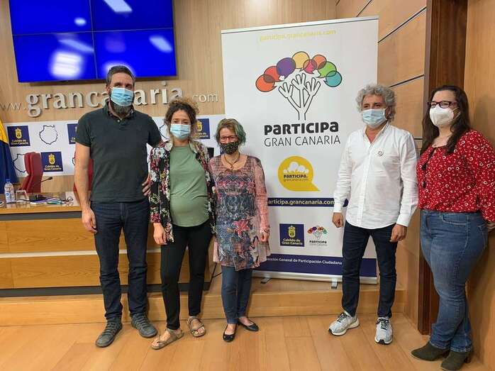 La concejala de Participación Ciudadana, Auri Saavedra, y el director general de Participación Ciudadana del Cabildo, Jorge Artiles, dieron a conocer este jueves las didácticas empleadas / TA